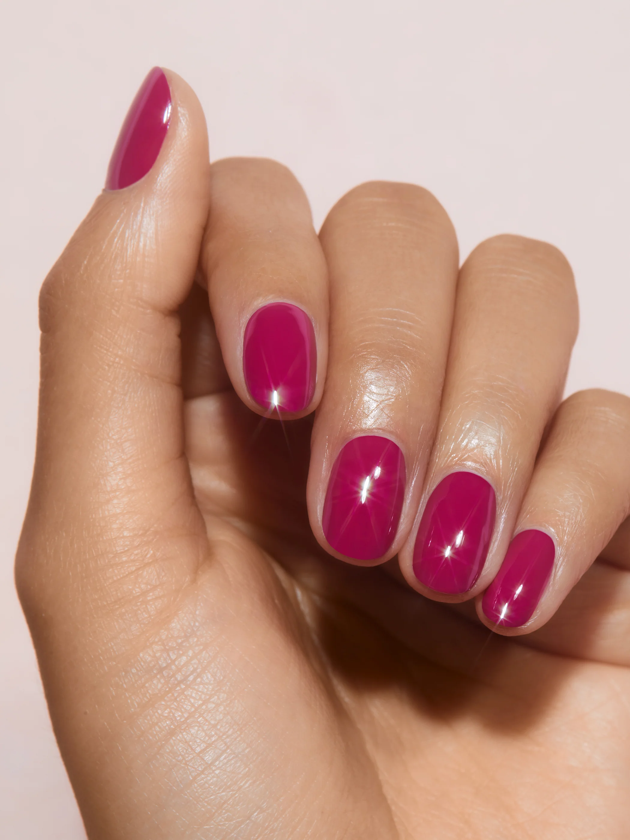 LIQUID GLASS LACQUER: LIMITED-EDITION BERRY SHADE - Image 3